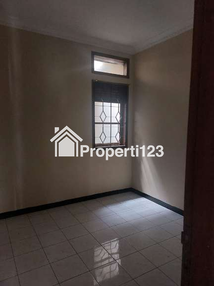 Rumah Gaya American Classic 4 Kamar Tidur 2 Kamar Mandi Carport  Lingkungan Sejuk Tenang Nyaman dan Aman di Antapani Bandung - 7