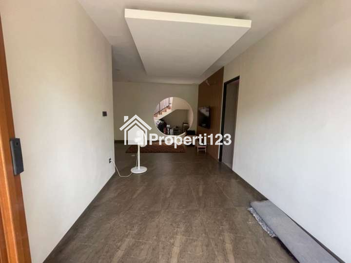 Over Kredit Rumah Full Renovasi dan Furnished - 4