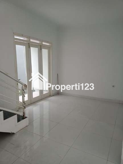 Rumah Baru Minimalis Modern 3 Kamar Tidur 2 Kamar Mandi Carport Lingkungan Nyaman Aman dan Tenang di Cisaranten Kulon Arcamanik Bandung - 2