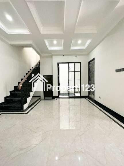 Rumah baru nyaman siap huni di Cibubur Ciracas Jakarta Timur - 4