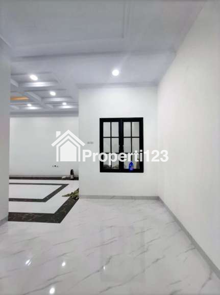 Rumah mewah exclusive 2 lantai di Kalisari Pasar Rebo Jakarta Timur - 14