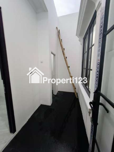 Rumah mewah exclusive 2 lantai di Kalisari Pasar Rebo Jakarta Timur - 12
