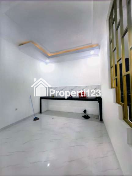 Rumah mewah exclusive 2 lantai di Kalisari Pasar Rebo Jakarta Timur - 9