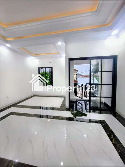 Rumah mewah exclusive 2 lantai di Kalisari Pasar Rebo Jakarta Timur - 11