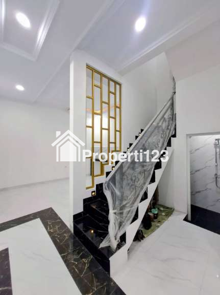 Rumah mewah exclusive 2 lantai di Kalisari Pasar Rebo Jakarta Timur - 7