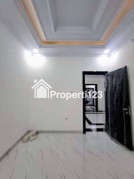 Rumah mewah exclusive 2 lantai di Kalisari Pasar Rebo Jakarta Timur - 13