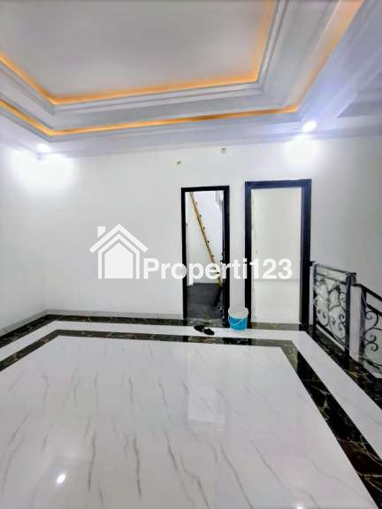 Rumah mewah exclusive 2 lantai di Kalisari Pasar Rebo Jakarta Timur - 6