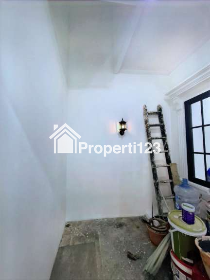 Rumah mewah exclusive 2 lantai di Kalisari Pasar Rebo Jakarta Timur - 16
