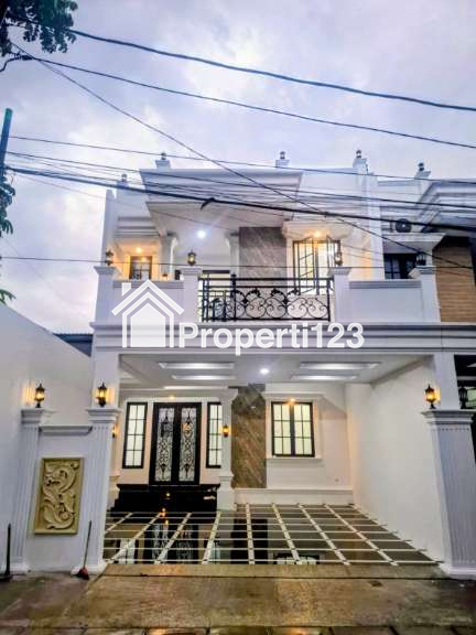 Rumah mewah exclusive 2 lantai di Kalisari Pasar Rebo Jakarta Timur - 1