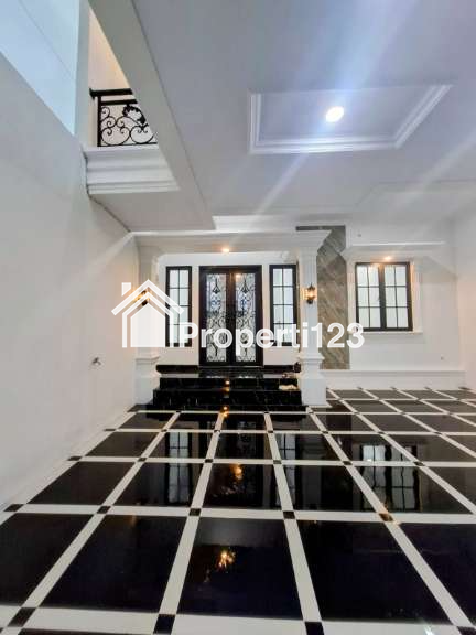 Rumah mewah exclusive 2 lantai di Kalisari Pasar Rebo Jakarta Timur - 8