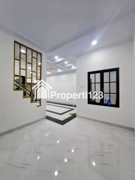 Rumah mewah exclusive 2 lantai di Kalisari Pasar Rebo Jakarta Timur - 3