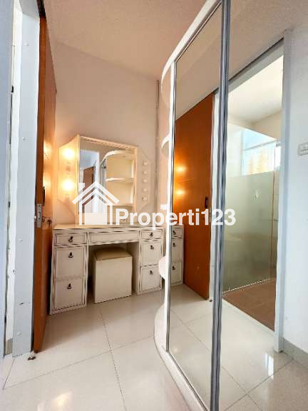 Rumah second bonus furniture di Jatiasih Bekasi - 6