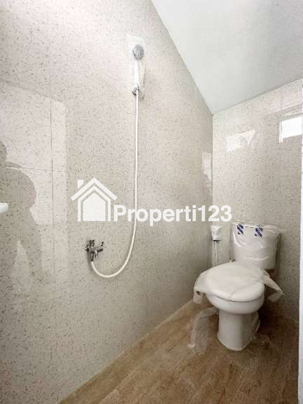 Rumah baru modern di Pondok Bambu Duren Sawit Jakarta Timur - 5