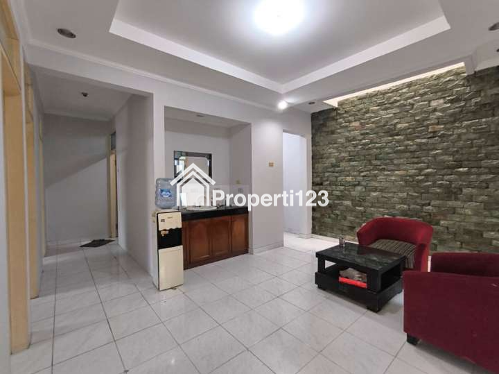 Rumah Rapi Siap Huni Jalan Cempaka Putih Tengah Jakarta Pusat - 2