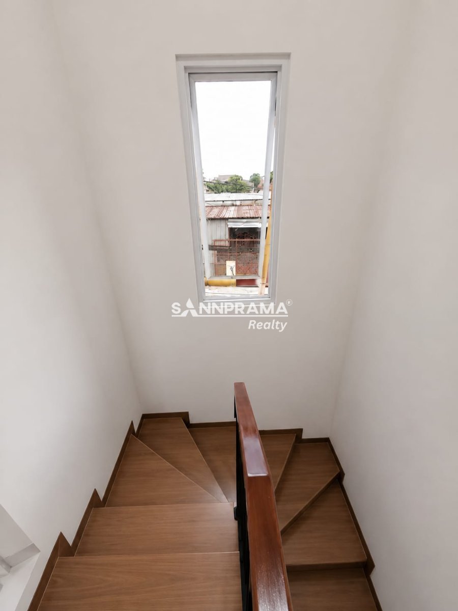Rumah 2 lantai Modern Tropis di Mampang Depok - 13