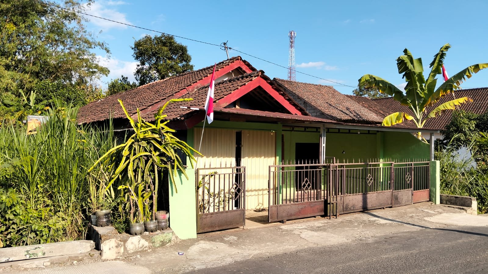 JUAL CEPAT RUMAH PINGGIR JALAN VIEW MERAPI - 2