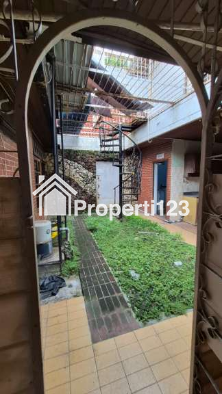 Rumah second strategis pinggir jalan di Salemba Tengah Jak Pus - 12