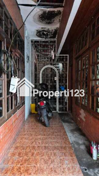 Rumah second strategis pinggir jalan di Salemba Tengah Jak Pus - 4