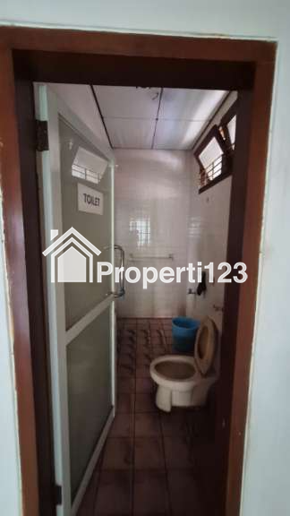 Rumah second strategis pinggir jalan di Salemba Tengah Jak Pus - 6