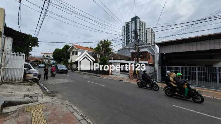 Rumah second strategis pinggir jalan di Salemba Tengah Jak Pus - 2