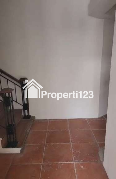 Rumah Modern Classic 4 Kamar Tidur 2 Kamar Mandi Carport Lokasi Premium Dekat Berbagai Tujuan Wisata Belanja Kuliner dan Hiburan di Sayap Jalan Riau Martadinata Bandung - 5