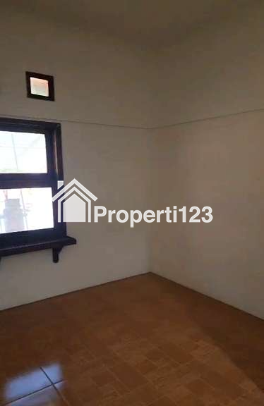 Rumah Modern Classic 4 Kamar Tidur 2 Kamar Mandi Carport Lokasi Premium Dekat Berbagai Tujuan Wisata Belanja Kuliner dan Hiburan di Sayap Jalan Riau Martadinata Bandung - 11