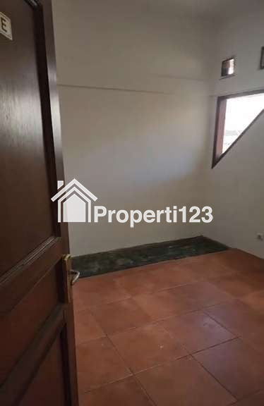 Rumah Modern Classic 4 Kamar Tidur 2 Kamar Mandi Carport Lokasi Premium Dekat Berbagai Tujuan Wisata Belanja Kuliner dan Hiburan di Sayap Jalan Riau Martadinata Bandung - 9