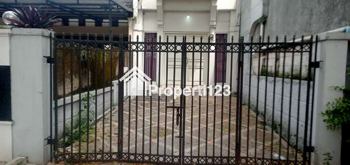 Rumah Modern Classic 4 Kamar Tidur 2 Kamar Mandi Carport Lokasi Premium Dekat Berbagai Tujuan Wisata Belanja Kuliner dan Hiburan di Sayap Jalan Riau Martadinata Bandung - 2