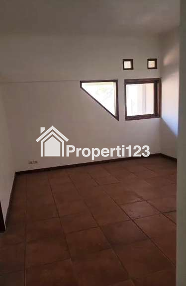 Rumah Modern Classic 4 Kamar Tidur 2 Kamar Mandi Carport Lokasi Premium Dekat Berbagai Tujuan Wisata Belanja Kuliner dan Hiburan di Sayap Jalan Riau Martadinata Bandung - 10
