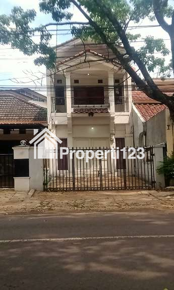 Rumah Modern Classic 4 Kamar Tidur 2 Kamar Mandi Carport Lokasi Premium Dekat Berbagai Tujuan Wisata Belanja Kuliner dan Hiburan di Sayap Jalan Riau Martadinata Bandung - 1