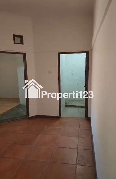Rumah Modern Classic 4 Kamar Tidur 2 Kamar Mandi Carport Lokasi Premium Dekat Berbagai Tujuan Wisata Belanja Kuliner dan Hiburan di Sayap Jalan Riau Martadinata Bandung - 12
