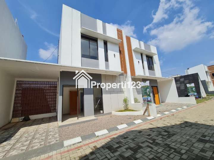jual rumah fuull furnished 2 lantai di pinggir jalan utama somawinata cipageran cimahi, rumah kpr tanpa dp cimahi bandung barat - 1