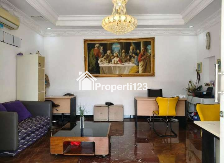 Dijual Murah Rumah Siap Huni Semi Furnished Lokasi Perumahan Manyar Surabaya - 2