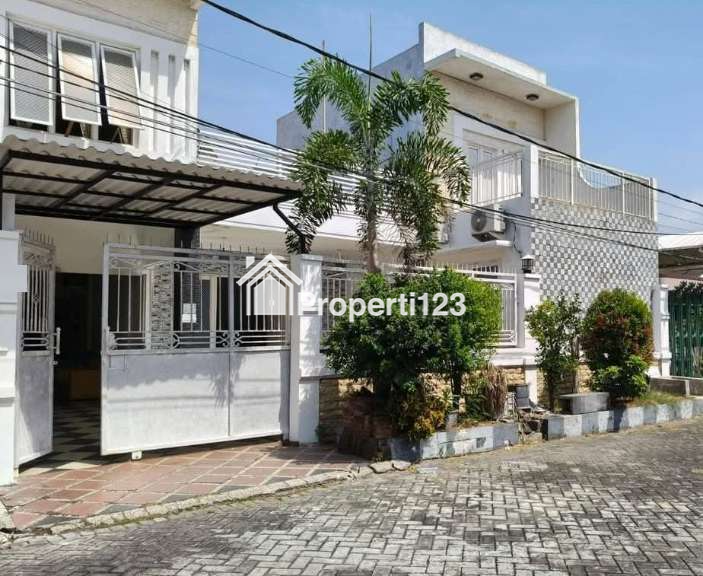 Dijual Murah Rumah Siap Huni Semi Furnished Lokasi Perumahan Manyar Surabaya - 1
