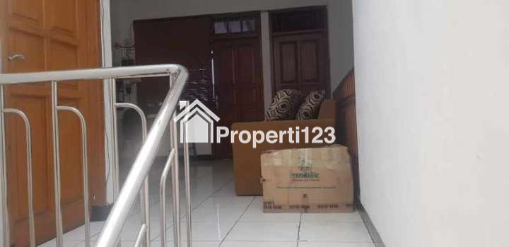 Rumah second 2 lantai dalam perumahan di Tanah Baru Beji Depok - 4
