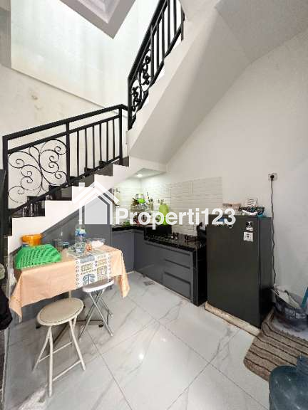 Dijual Rumah Second American Classic di Ceger Cipayung Jakarta Timur - 5