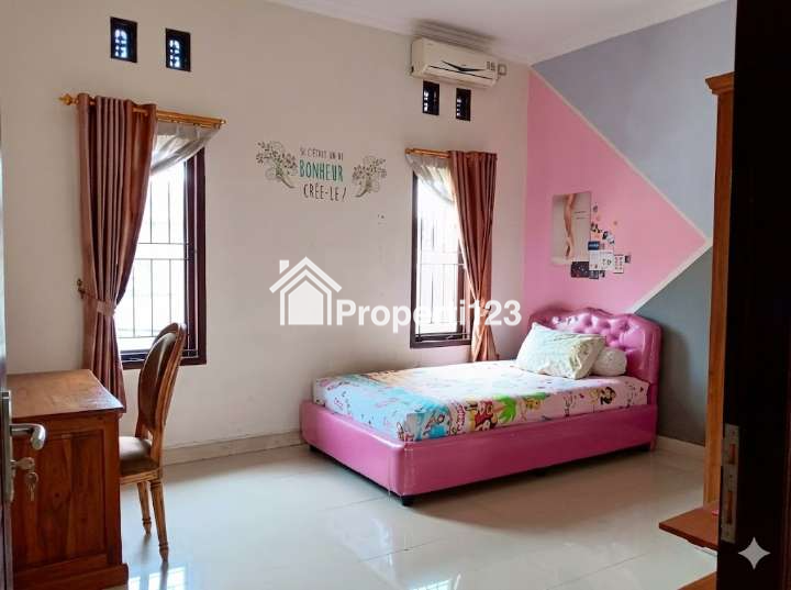 RUMAH IMPIAN 2.5 LANTAI DI BANDUNG – FULL FURNISHED, POSISI HOOK, DIJUAL DI BAWAH PASAR! - 3