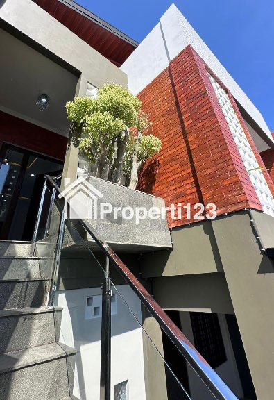 Dijual Rumah Mewah Utara Stadion Maguwoharjo Jogja - 2