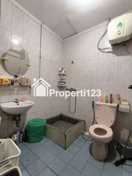 Rumah Hoek Strategis Jalan Kartini Sawah Besar Jakarta Pusat - 9