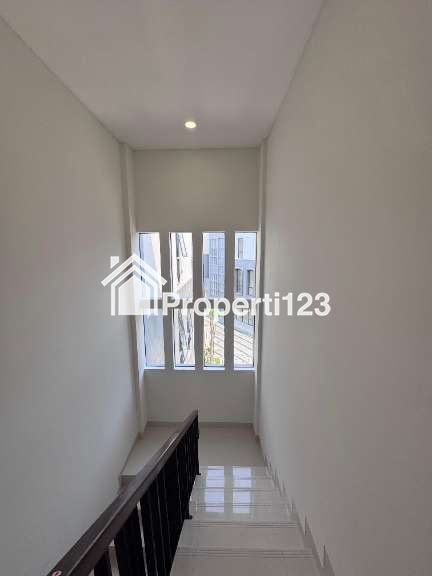 Dijual Ruko Del Rey Jl. Lkr. Botanika Utara, BSD, Tangerang - 10