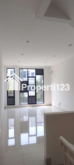 Dijual Ruko di Taman Aries Utama, Puri, Meruya Utara, Kembangan, Jakarta Barat - 5