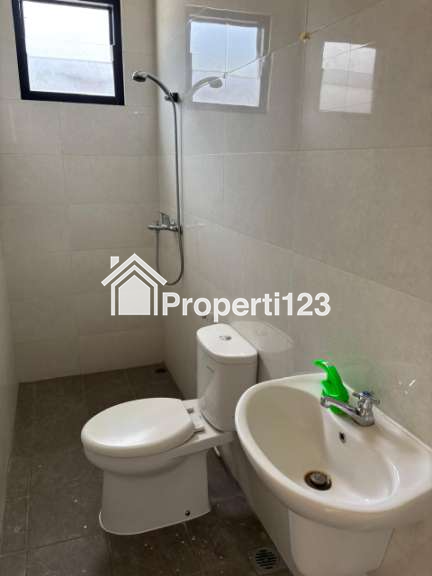 Dijual Rumah di Jl. Penyelesaian Tomang, Kelurahan Meruya Utara, Kecamatan Kembangan, Jakarta Barat - 9