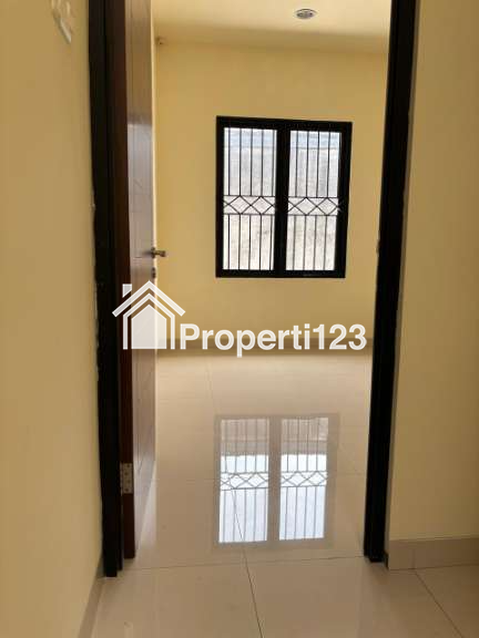 Dijual Rumah di Jl. Penyelesaian Tomang, Kelurahan Meruya Utara, Kecamatan Kembangan, Jakarta Barat - 5