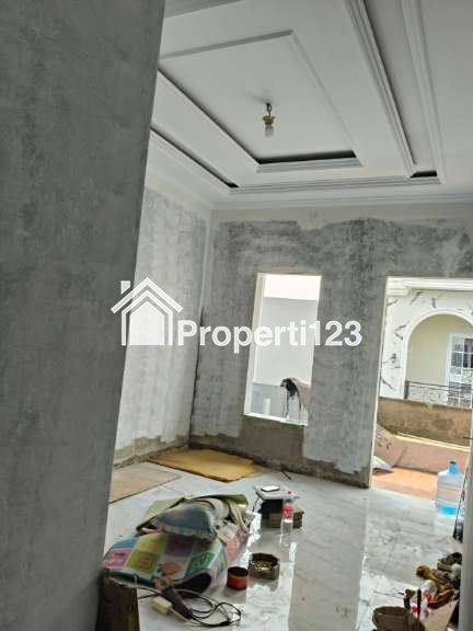 Rumah cluster 2 lantai ada pool di Tanah Baru Depok - 6