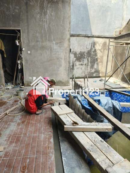 Rumah cluster 2 lantai ada pool di Tanah Baru Depok - 2