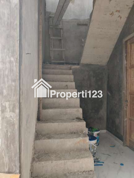 Rumah cluster 2 lantai ada pool di Tanah Baru Depok - 4