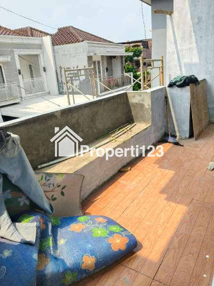 Rumah cluster 2 lantai ada pool di Tanah Baru Depok - 9