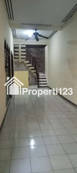Rumah Strategis 2 Lantai: Peluang Emas Bisnis & Hunian di Satu Lokasi - 3