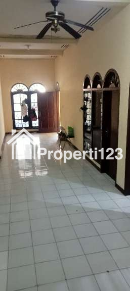 Rumah Strategis 2 Lantai: Peluang Emas Bisnis & Hunian di Satu Lokasi - 2