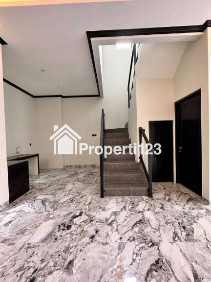 Dijual Rumah 2,5lantai di Cinere BU harga di bawah pasaran - 4